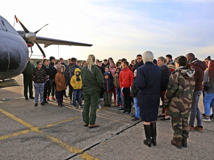 Les jeunes d’Evreux visitent la base aérienne militaire 105 « commandant Viot »